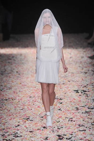 Look 14